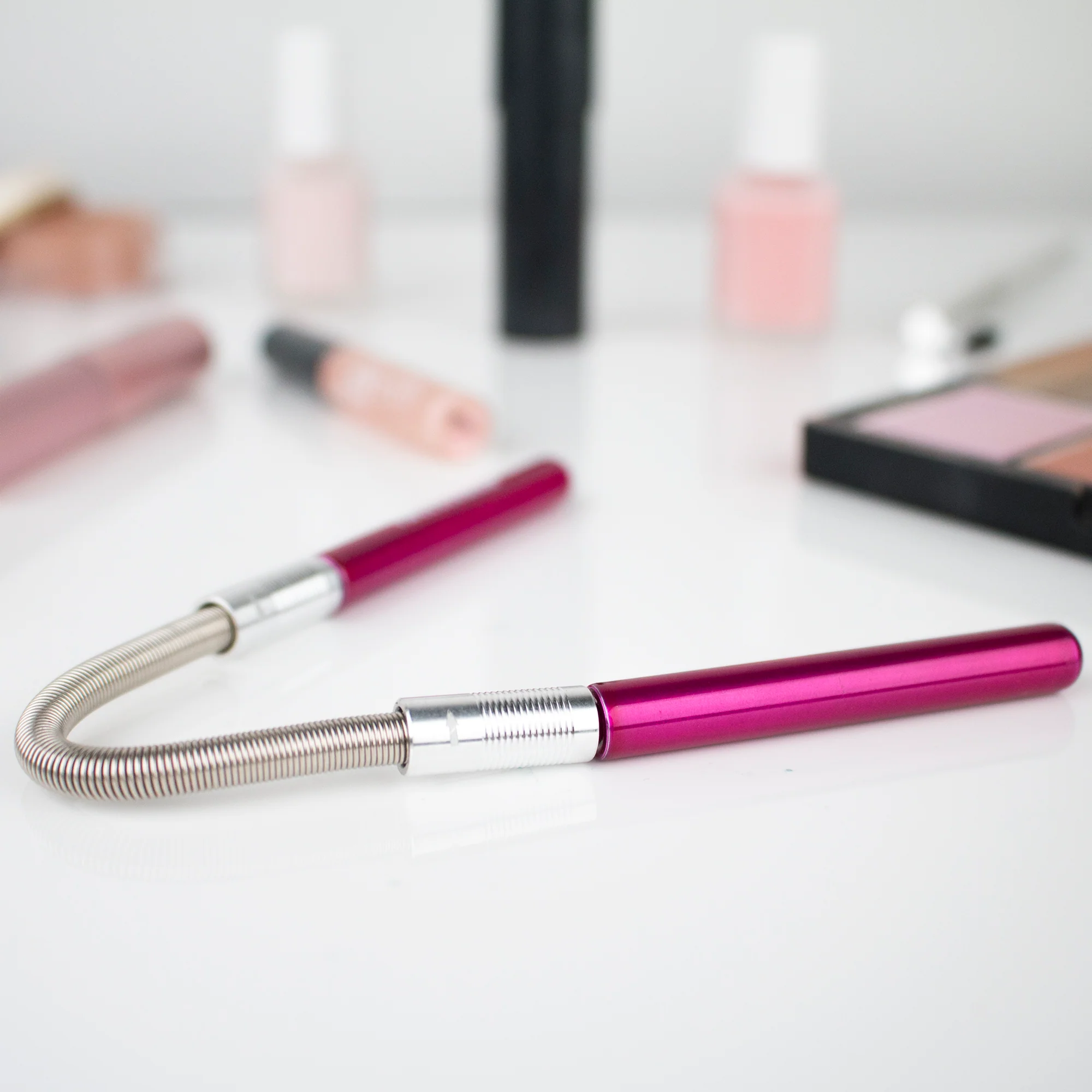 Smooth Finish Facial Hair Remover Pink  (Comes With Free Tweezerette) - Image 4